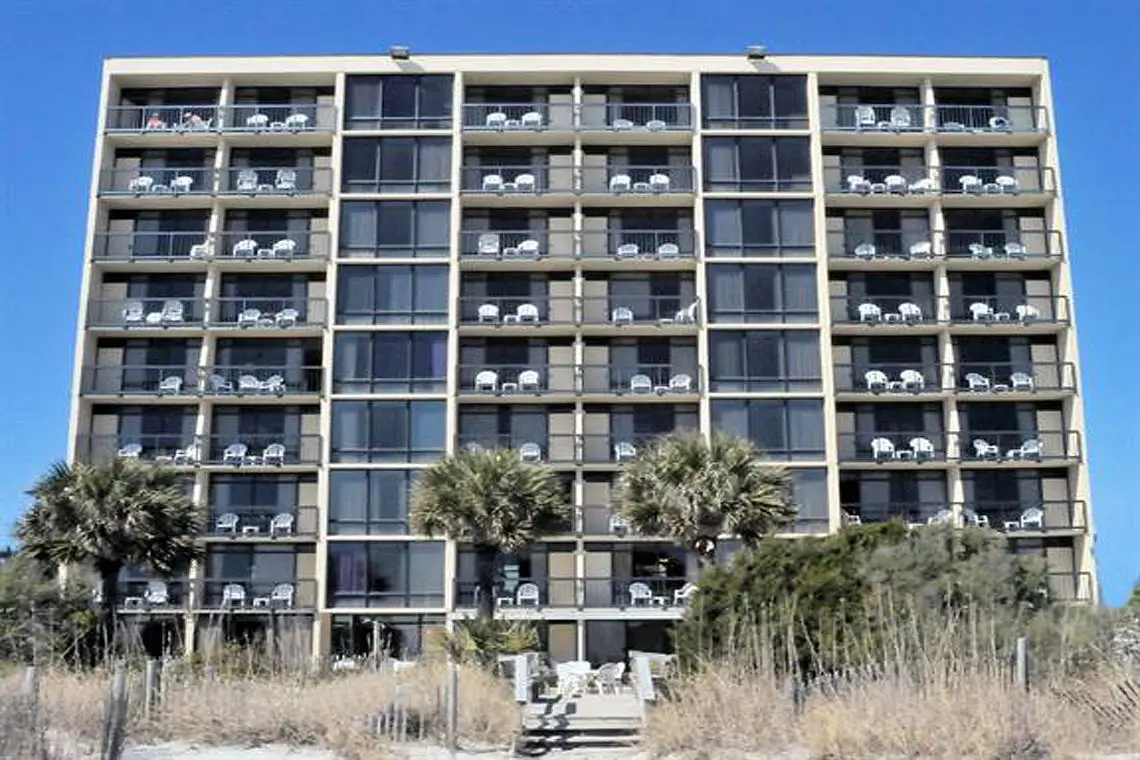 Schooner Beach & Racquet Club