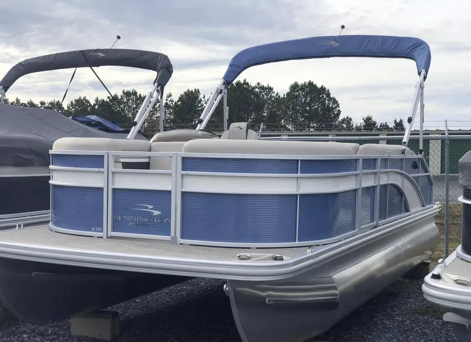 Pontoon Rental • 50 Horsepower