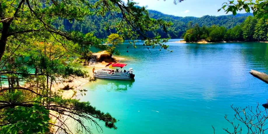 Private 4 Hour Lake Jocassee Boat Tour