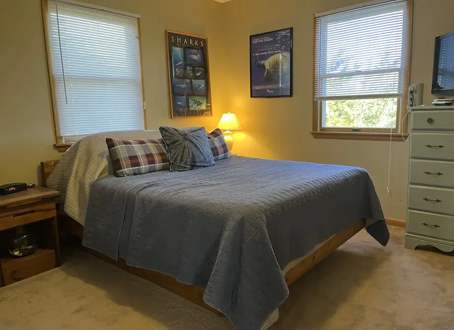 Cozy Sunset View house walking distance to ocean and sound.