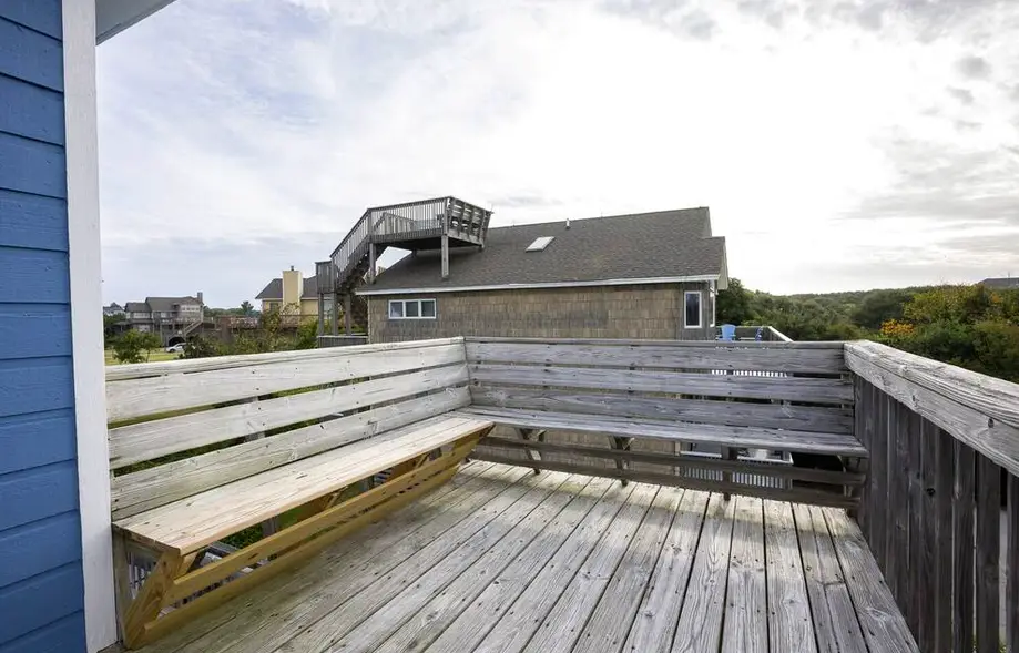 Great Location! Steps to Beach, Pool, Hot Tub