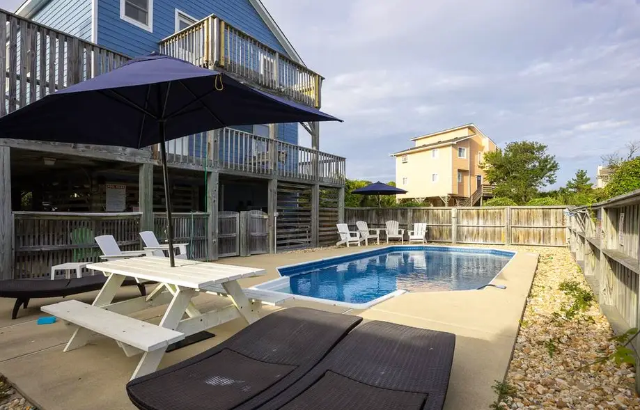 Great Location! Steps to Beach, Pool, Hot Tub