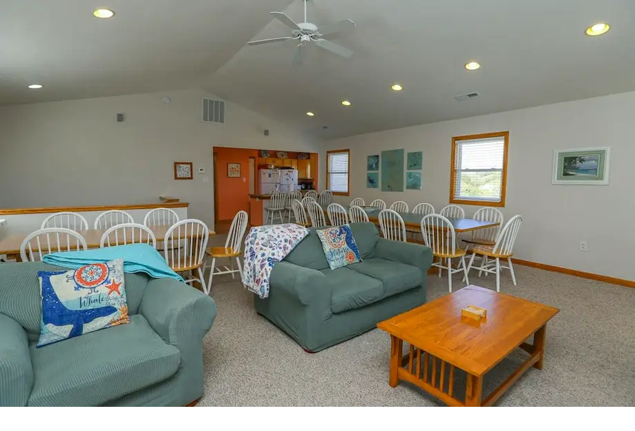 Soundside 8 BR Home in Nags Head with Pr...