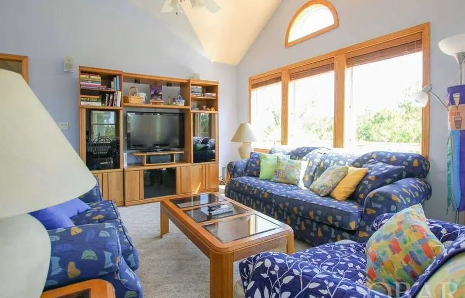 Beautiful Home - Short Walk to Beach wit...