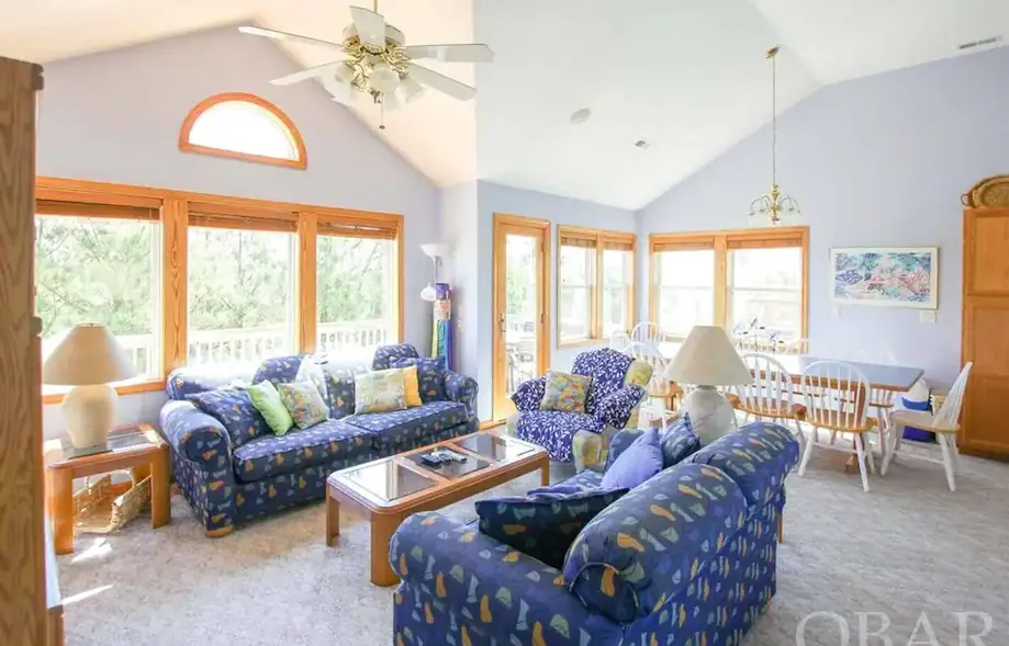 Beautiful Home - Short Walk to Beach with Private Pool!