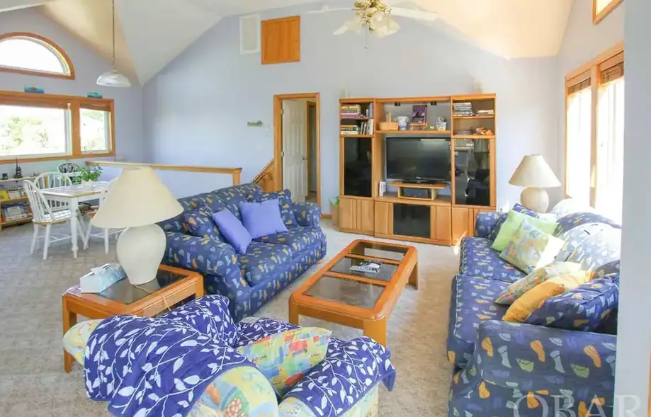 Beautiful Home - Short Walk to Beach with Private Pool!