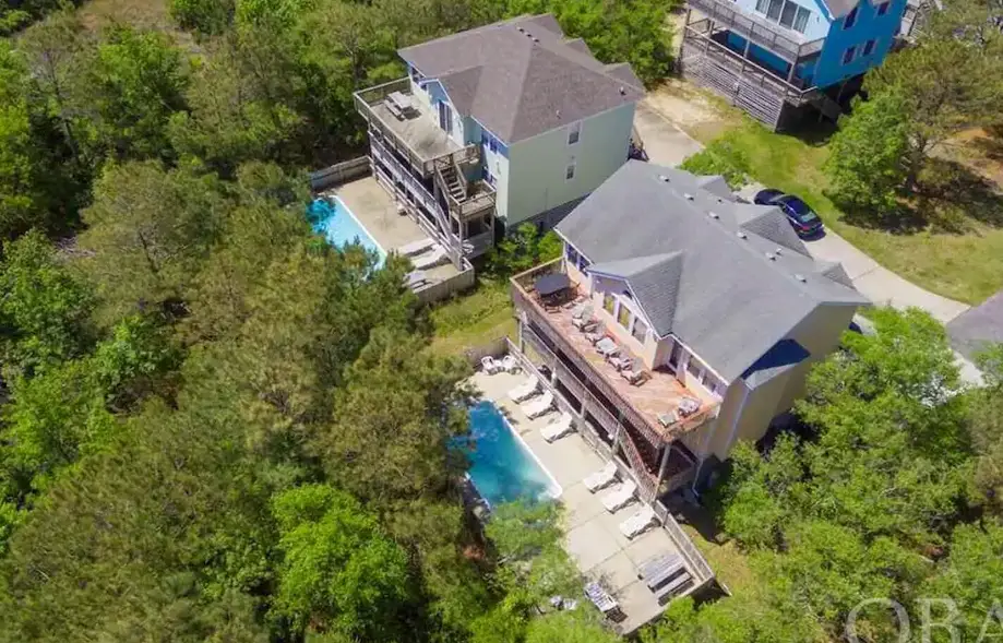 Beautiful Home - Short Walk to Beach with Private Pool!