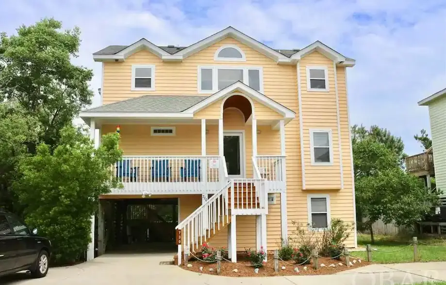 Beautiful Home - Short Walk to Beach with Private Pool!