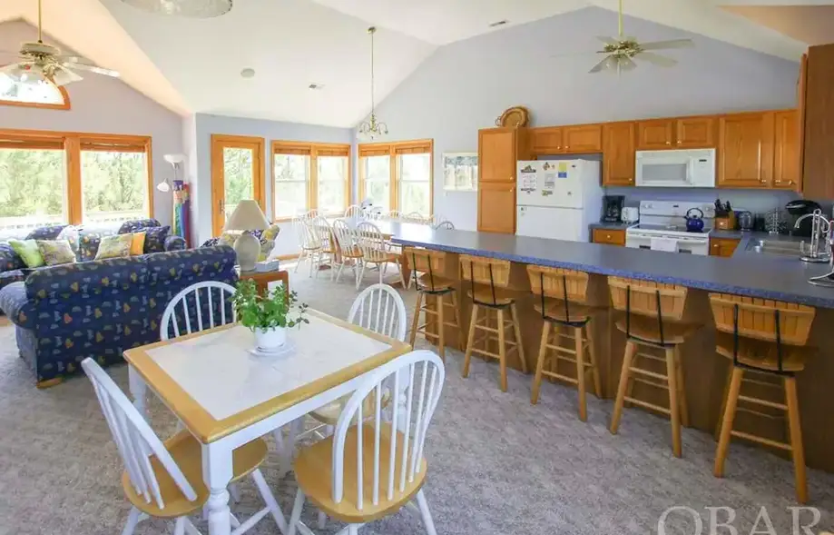 Beautiful Home - Short Walk to Beach with Private Pool!