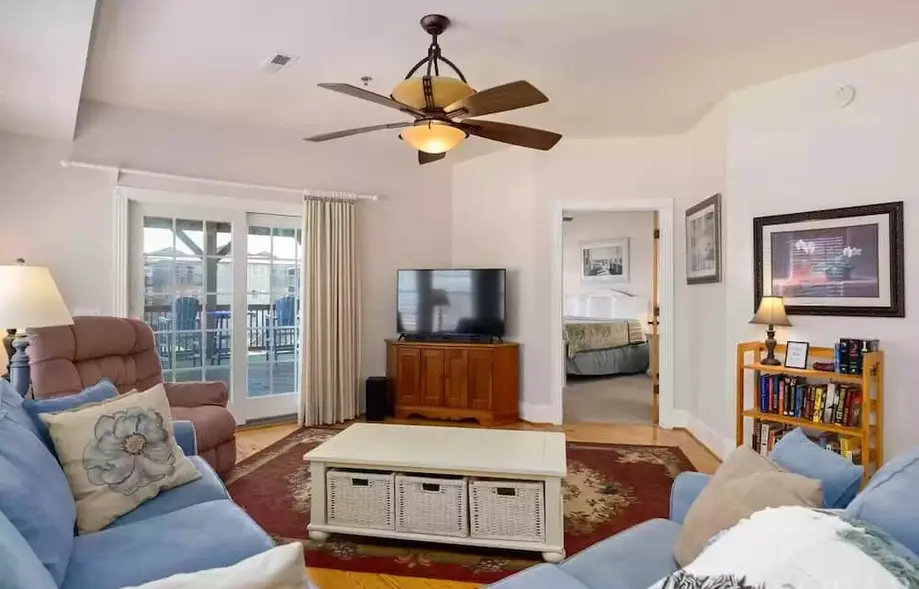 Steps from the Beach - Spacious Condo wi...