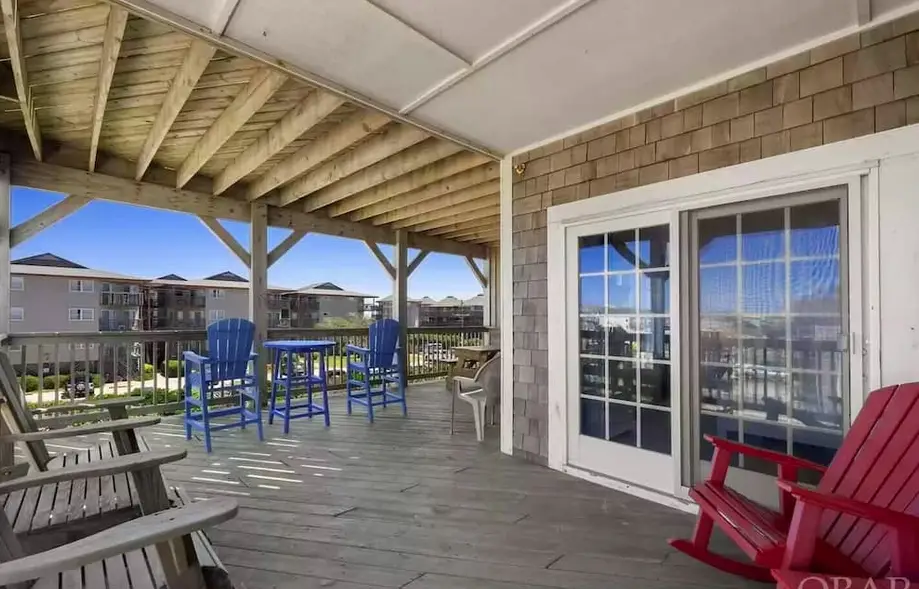 Steps from the Beach - Spacious Condo with Amenities