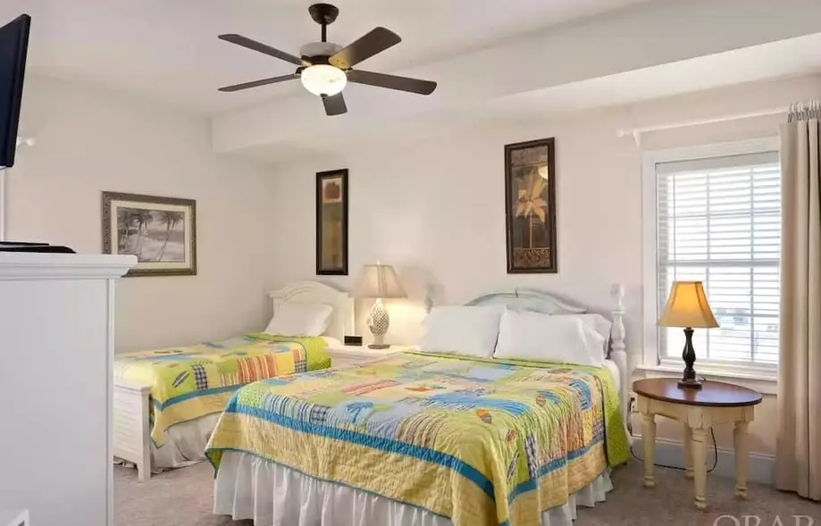 Steps from the Beach - Spacious Condo with Amenities