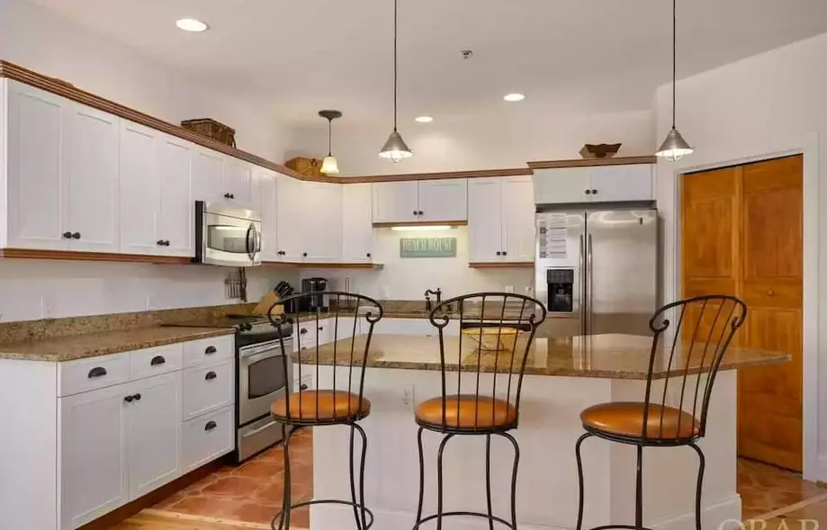 Steps from the Beach - Spacious Condo with Amenities