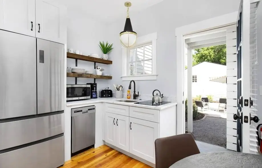 Downstairs Unit · Modern Gem in Heart of Downtown w/Backyard!