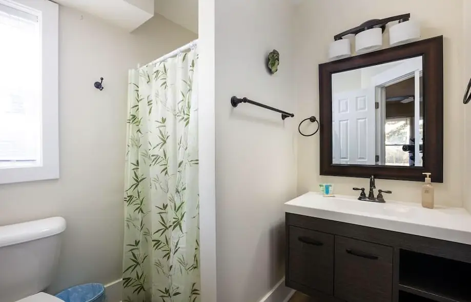 Beautiful Getaway, 1 Min to Ocean with Pool, Hot Tub