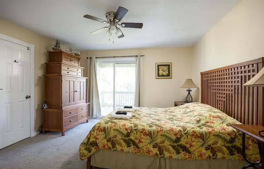 Beautiful Getaway, 1 Min to Ocean with Pool, Hot Tub