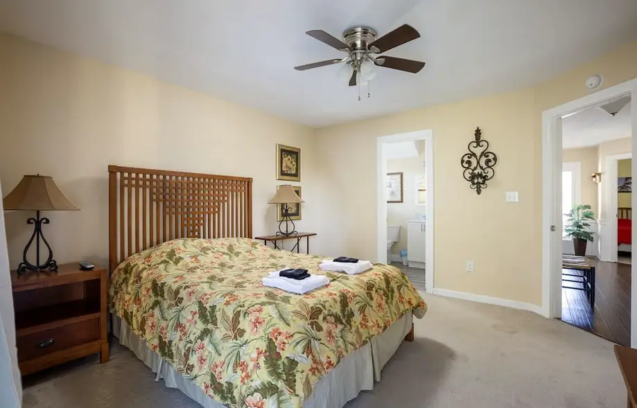 Beautiful Getaway, 1 Min to Ocean with Pool, Hot Tub