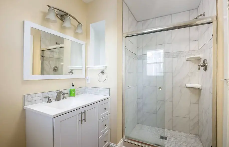 Beautiful Getaway, 1 Min to Ocean with Pool, Hot Tub