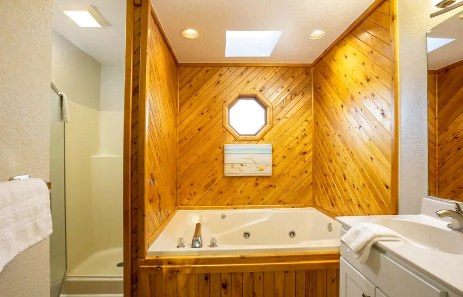 Private Pool, Oceanside, Walkable to Downtown Duck!
