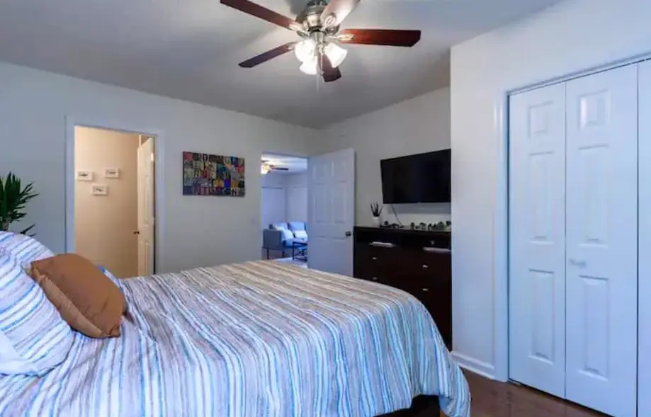 Private Backyard With Fire Pit, 15 Min to Downtown