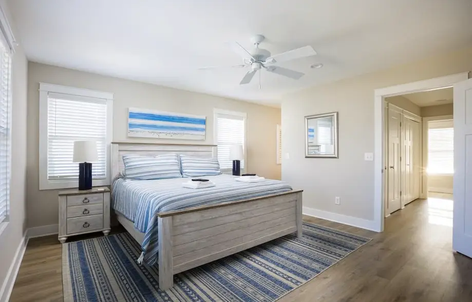 Rum-DCA 600 ft to Beach, with Hot Tub and Backyard