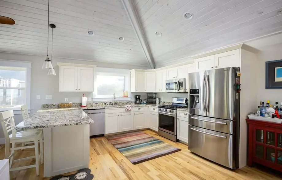 Newly Renovated Semi-Oceanfront Duck Hom...