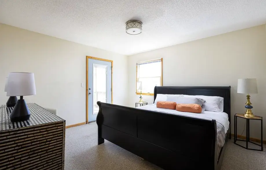1-Min walk to Beach! Ocean Views, Hot Tu...