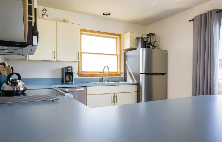 1-Min walk to Beach! Ocean Views, Hot Tub