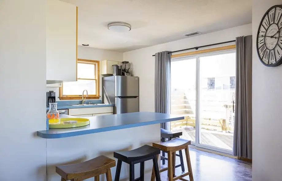 1-Min walk to Beach! Ocean Views, Hot Tub