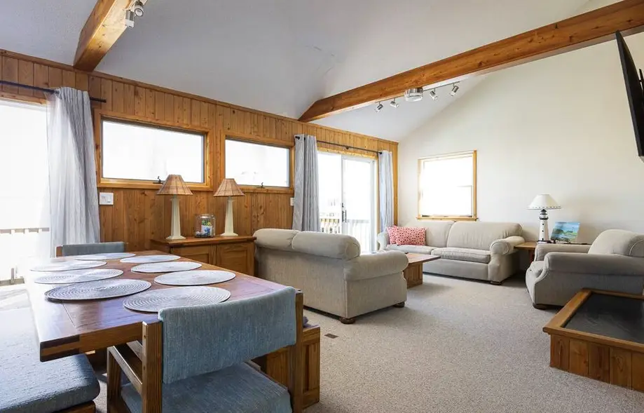 1-Min walk to Beach! Ocean Views, Hot Tub
