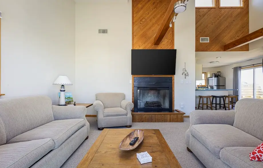 1-Min walk to Beach! Ocean Views, Hot Tub