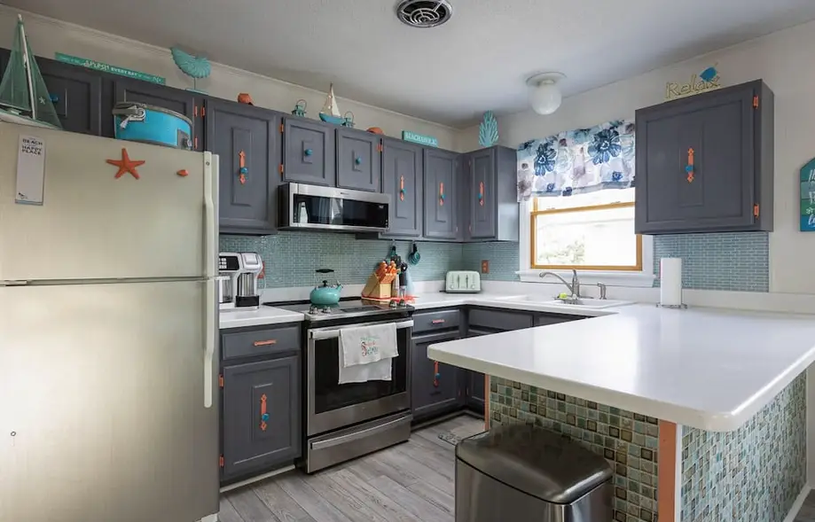 3min Walk to Beach! Hot Tub, Yard, Near Shops