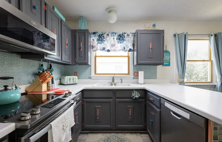 3min Walk to Beach! Hot Tub, Yard, Near Shops