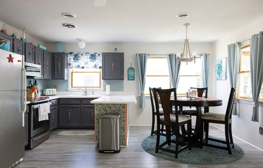 3min Walk to Beach! Hot Tub, Yard, Near Shops