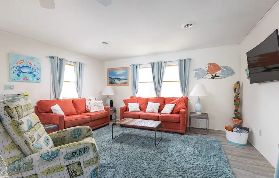3min Walk to Beach! Hot Tub, Yard, Near Shops