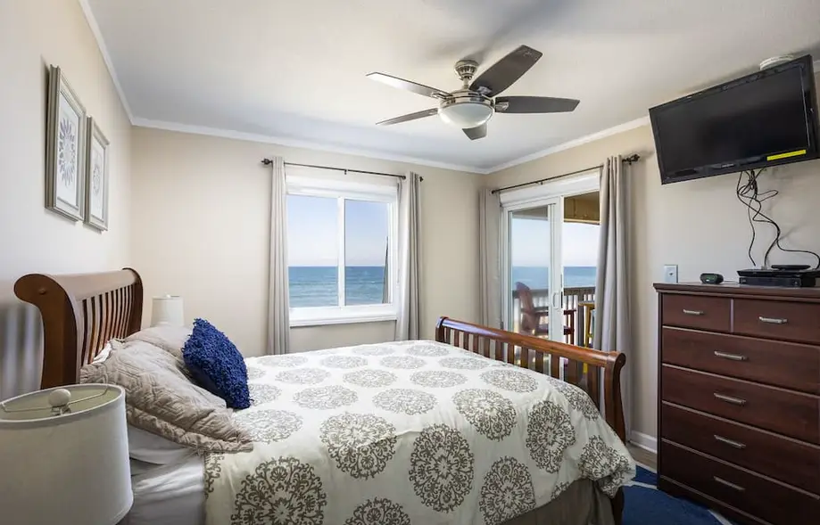 Oceanfront Condo w/Stunning Views + Grea...