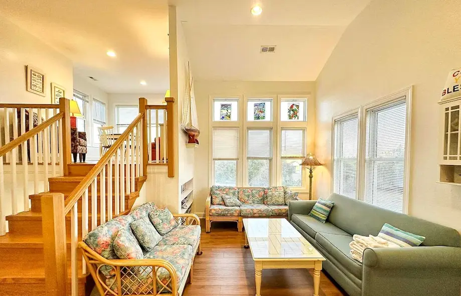 Less than 5min Walk to Beach with Pool, Fire Pit