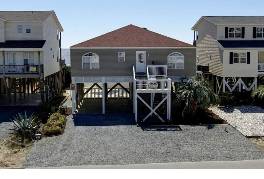 Elevated Oceanfront Cabin for a Relaxing...