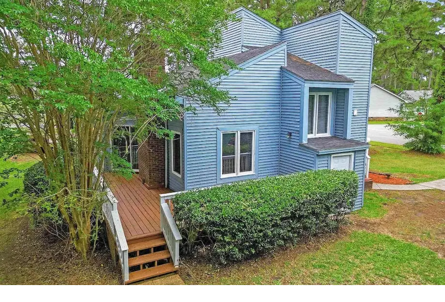 Spacious 2 BR Retreat Near Golf and Attr...